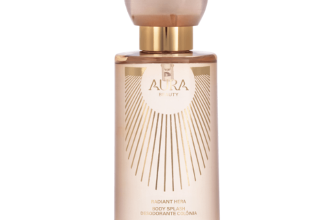 O Body Splash Radiant Hera Aura Beauty traz uma fragrância adocicada e envolvente, com notas de saída de framboesa, amêndoa e mandarina, um coração sofisticado de muguet, pêssego e maltol, e uma base marcante de baunilha, âmbar e caramelo. Perfeito para mulheres que amam um perfume doce e sofisticado. 📦 Volume: 200ml | Família Olfativa: Adocicado Envolvente | Sensação: Doce e Sofisticada